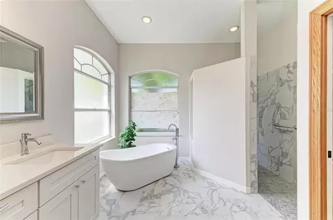Bath - 7604 52nd Ter E, Bradenton, FL 34203 photo 2 of 7