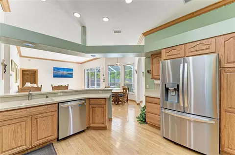 Kitchen - 7604 52nd Ter E, Bradenton, FL 34203 photo 7 of 8