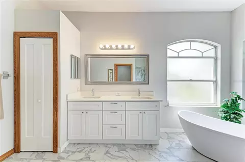 Bath - 7604 52nd Ter E, Bradenton, FL 34203 photo 4 of 7