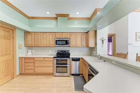 Kitchen - 7604 52nd Ter E, Bradenton, FL 34203 photo 4 of 8