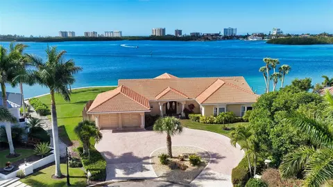 376 W Royal Flamingo Dr, Sarasota, FL 34236