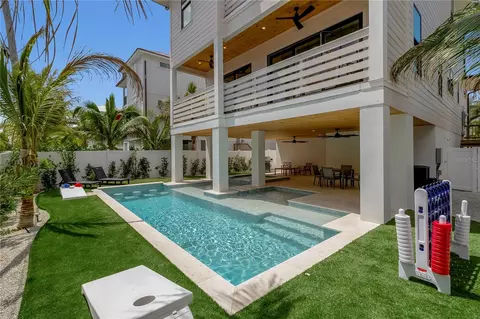 2215 Avenue C, Bradenton Beach, FL 34217