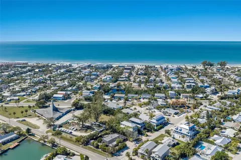 View/Area - 419 Clark Dr, Holmes Beach, FL 34217 photo 6 of 9