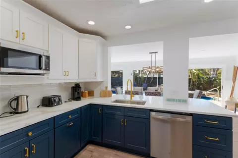 Kitchen - 419 Clark Dr, Holmes Beach, FL 34217 photo 2 of 8