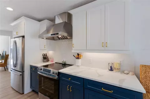 Kitchen - 419 Clark Dr, Holmes Beach, FL 34217 photo 4 of 8