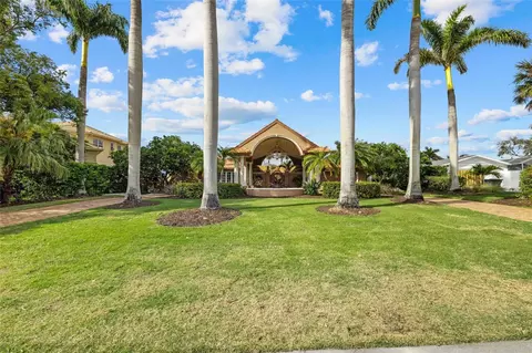 1749 Sandalwood Dr, Sarasota, FL 34231