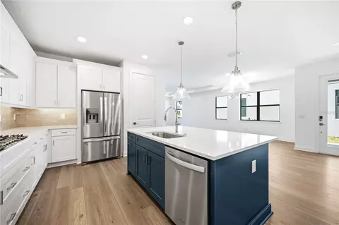 Kitchen - 5854 Windbreak Ct, Apollo Beach, FL 33572 photo 5 of 5