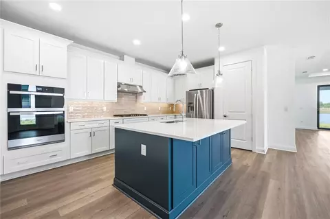 Kitchen - 5854 Windbreak Ct, Apollo Beach, FL 33572 photo 4 of 5