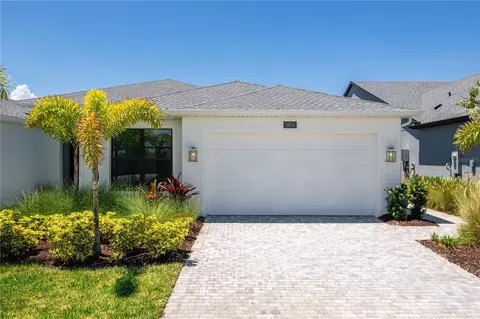 Exterior - 5854 Windbreak Ct, Apollo Beach, FL 33572 photo 2 of 8