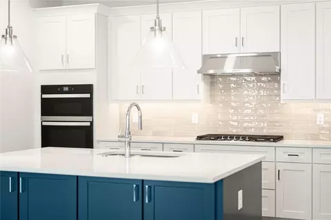 Kitchen - 5854 Windbreak Ct, Apollo Beach, FL 33572 photo 3 of 5