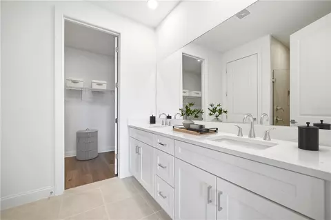 Bath - 5854 Windbreak Ct, Apollo Beach, FL 33572 photo 2 of 4