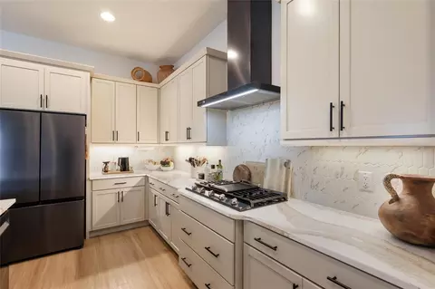 Kitchen - 4238 Sea Marsh Pl, Parrish, FL 34219 photo 4 of 5