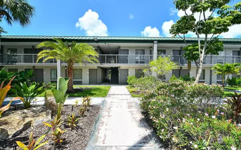 7150 N Tamiami Trl #S-612, Sarasota, FL 34243