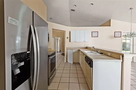 Kitchen - 6524 67th Ct E, Bradenton, FL 34203 photo 3 of 4