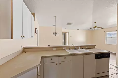 Kitchen - 6524 67th Ct E, Bradenton, FL 34203 photo 4 of 4