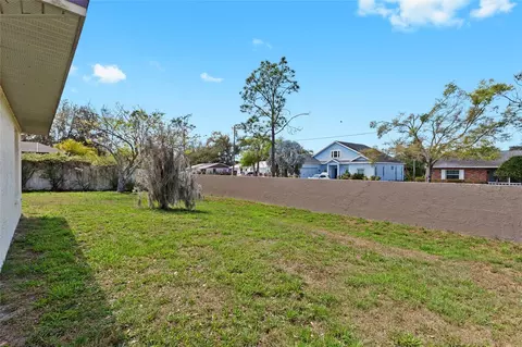 Exterior - 6524 67th Ct E, Bradenton, FL 34203 photo 3 of 5