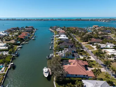7637 Cove Ter, Sarasota, FL 34231
