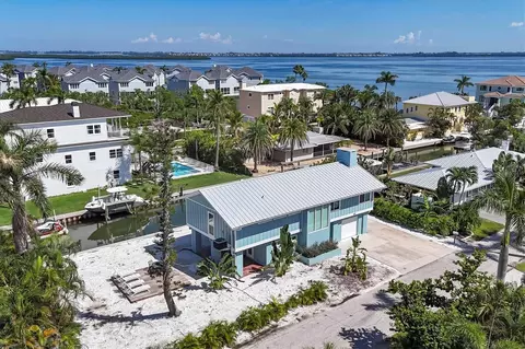 825 Tarawitt Dr, Longboat Key, FL 34228