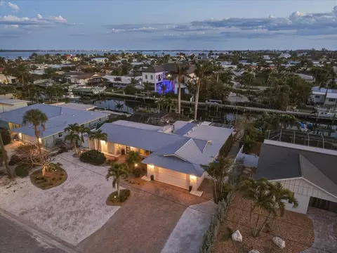 608 Gladstone Ln, Holmes Beach, FL 34217