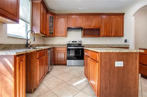 Kitchen - 18048 Java Isle Dr, Tampa, FL 33647 photo 3 of 8