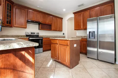 Kitchen - 18048 Java Isle Dr, Tampa, FL 33647 photo 4 of 8