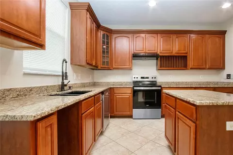 Kitchen - 18048 Java Isle Dr, Tampa, FL 33647 photo 4 of 8