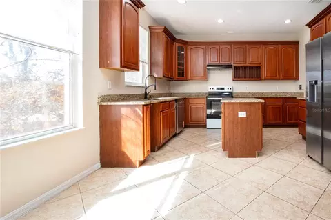 Kitchen - 18048 Java Isle Dr, Tampa, FL 33647 photo 7 of 8