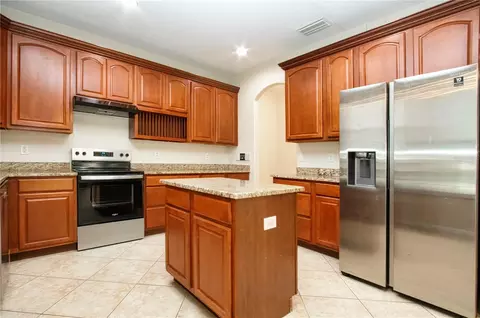 Kitchen - 18048 Java Isle Dr, Tampa, FL 33647 photo 7 of 8