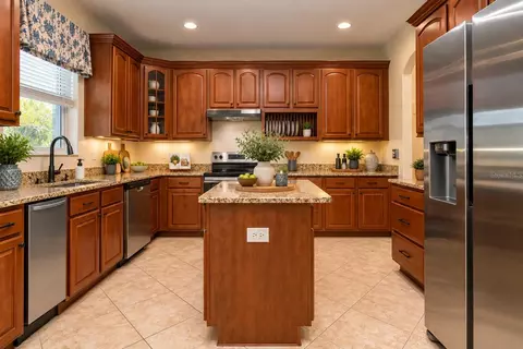 Kitchen - 18048 Java Isle Dr, Tampa, FL 33647 photo 5 of 8