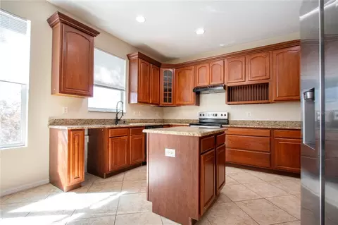 Kitchen - 18048 Java Isle Dr, Tampa, FL 33647 photo 6 of 8