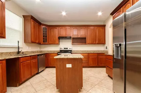 Kitchen - 18048 Java Isle Dr, Tampa, FL 33647 photo 6 of 8