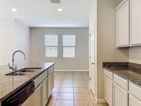 Kitchen - 6307 Pin Cherry Pl, Riverview, FL 33578 photo 4 of 7
