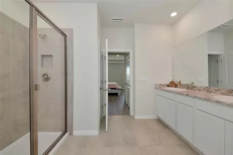 Bath - 627 160th St E, Bradenton, FL 34212 photo 2 of 4