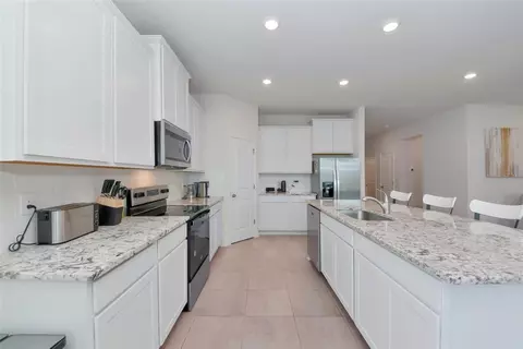 Kitchen - 627 160th St E, Bradenton, FL 34212 photo 5 of 7