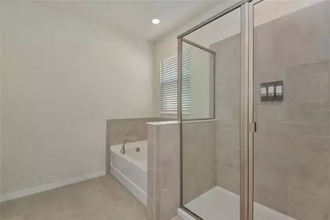 Bath - 627 160th St E, Bradenton, FL 34212 photo 1 of 4