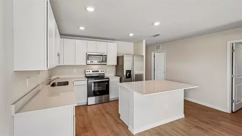 Kitchen - 17906 Wheat Stack Ct, Parrish, FL 34219 photo 1 of 3