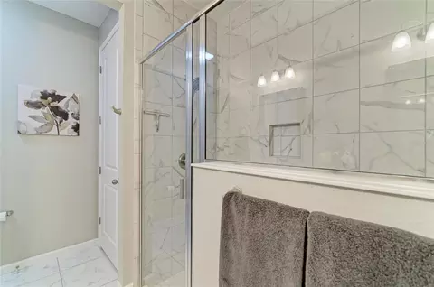 Bath - 11655 Rolling Green Dr, Bradenton, FL 34211 photo 3 of 6