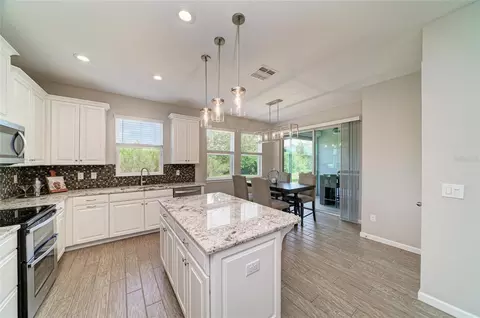 Kitchen - 11655 Rolling Green Dr, Bradenton, FL 34211 photo 1 of 5