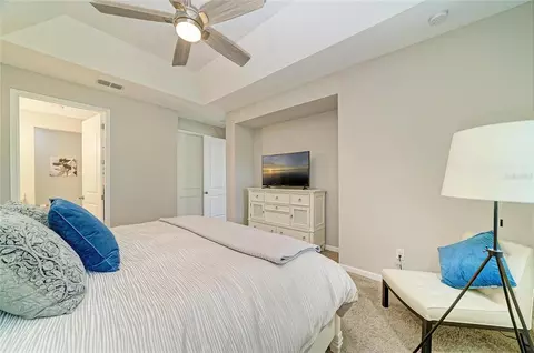 Bedroom - 11655 Rolling Green Dr, Bradenton, FL 34211 photo 2 of 6