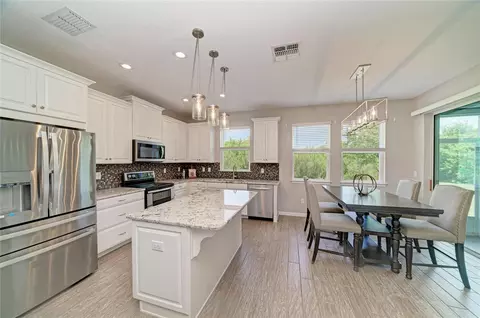 Kitchen - 11655 Rolling Green Dr, Bradenton, FL 34211 photo 3 of 5