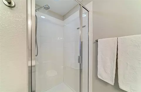 Bath - 11655 Rolling Green Dr, Bradenton, FL 34211 photo 6 of 6