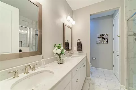 Bath - 11655 Rolling Green Dr, Bradenton, FL 34211 photo 1 of 6