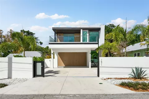 1671 Arlington St, Sarasota, FL 34239