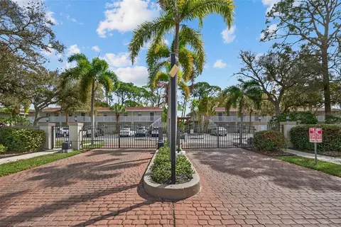 930 La Costa Cir #2, Sarasota, FL 34237