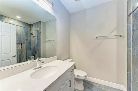 Bath - 7374 Divot Loop, Bradenton, FL 34202 photo 4 of 4