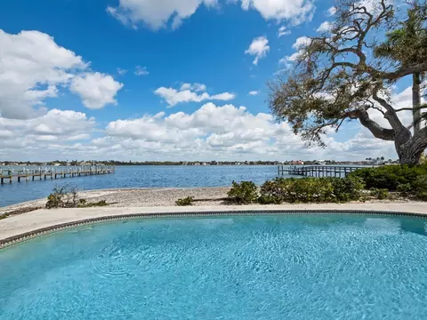1267 Starboard Ln, Sarasota, FL 34242