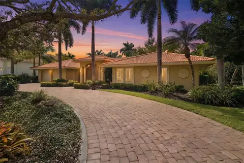 218 Robin Dr, Sarasota, FL 34236