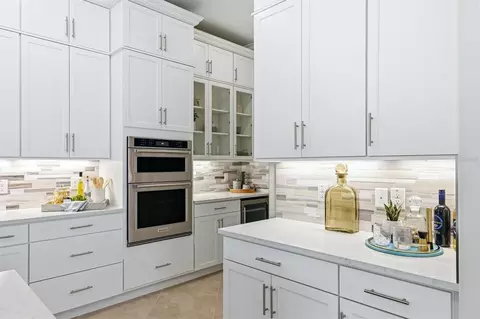 Kitchen - 9213 Sand Dune Cv, Parrish, FL 34219 photo 5 of 7