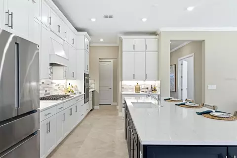 Kitchen - 9213 Sand Dune Cv, Parrish, FL 34219 photo 7 of 7