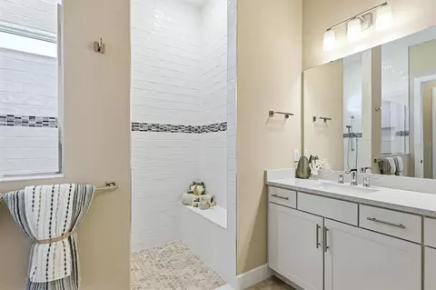 Bath - 9213 Sand Dune Cv, Parrish, FL 34219 photo 3 of 7